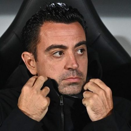 Xavi bật khóc kể về những ngày tồi tệ ở Barca